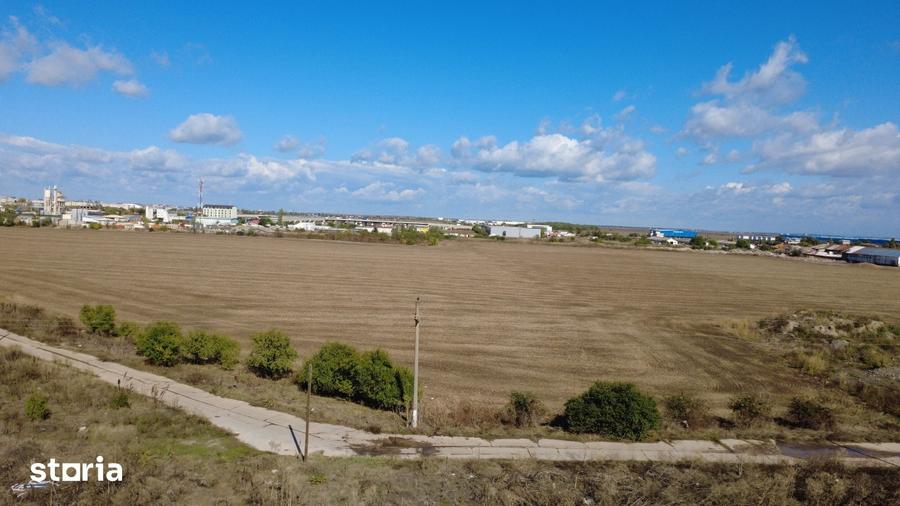 Teren de 33500 mp, în Central