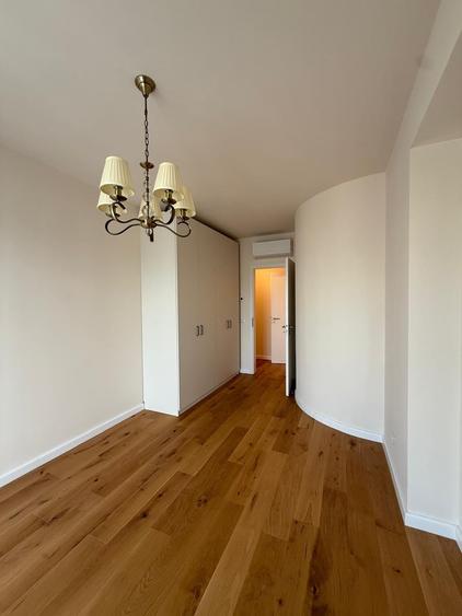 Apartament cu 4 camere decomandat, mobilat în Băneasa