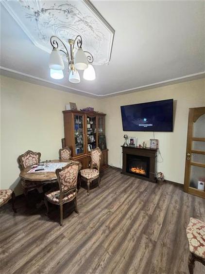 Apartament cu 4 camere decomandat, mobilat în Casa de Cultură