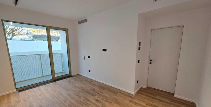 Apartament cu 3 camere semidecomandat în Domenii