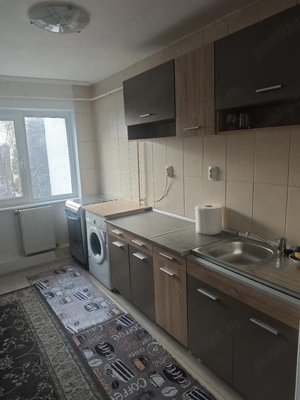 Apartament cu 3 camere semidecomandat în Viziru 1