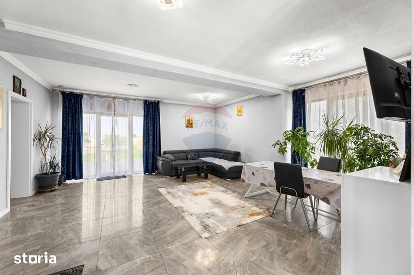 Casă cu 5 camere cu Teren 620 Mp în Macea