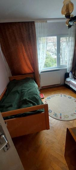 Apartament cu 4 camere semidecomandat, mobilat în Favorit