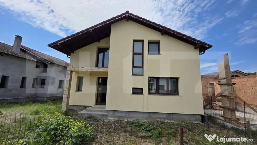 Casă cu 4 camere cu Teren 500 Mp în Central
