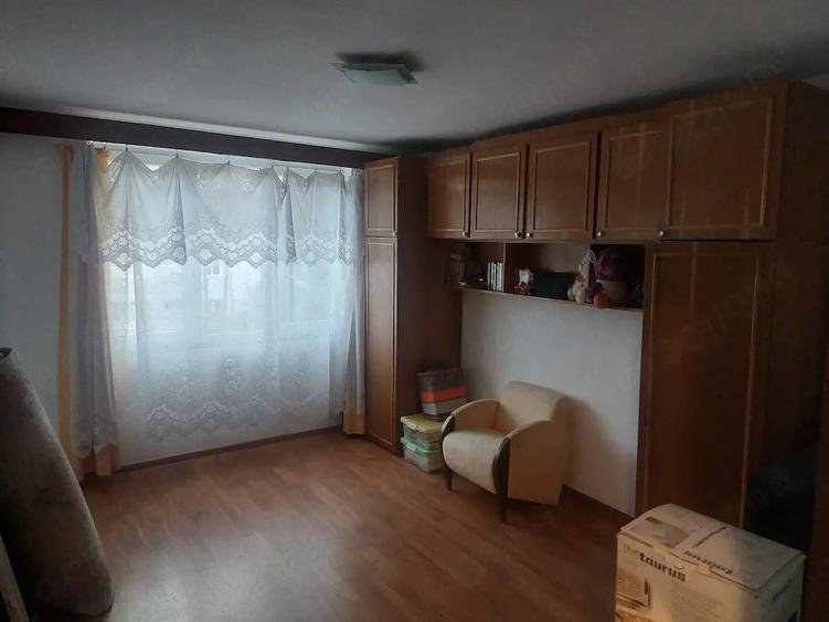 Apartament cu 2 camere decomandat în Ștei