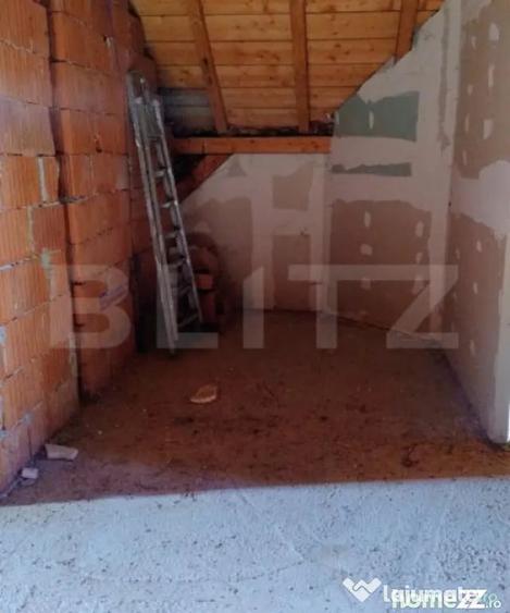 Casă cu 5 camere cu Teren 560 Mp în Urișor