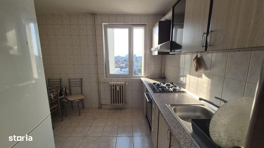 Apartament cu 3 camere semidecomandat în Giurgiului