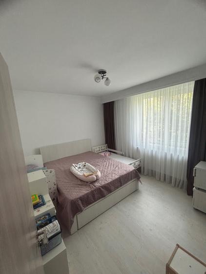 Apartament cu 2 camere semidecomandat în Craiovei
