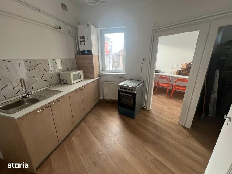 Apartament cu 4 camere în Victoriei