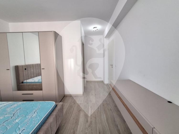 Apartament cu 3 camere decomandat în Tractorul
