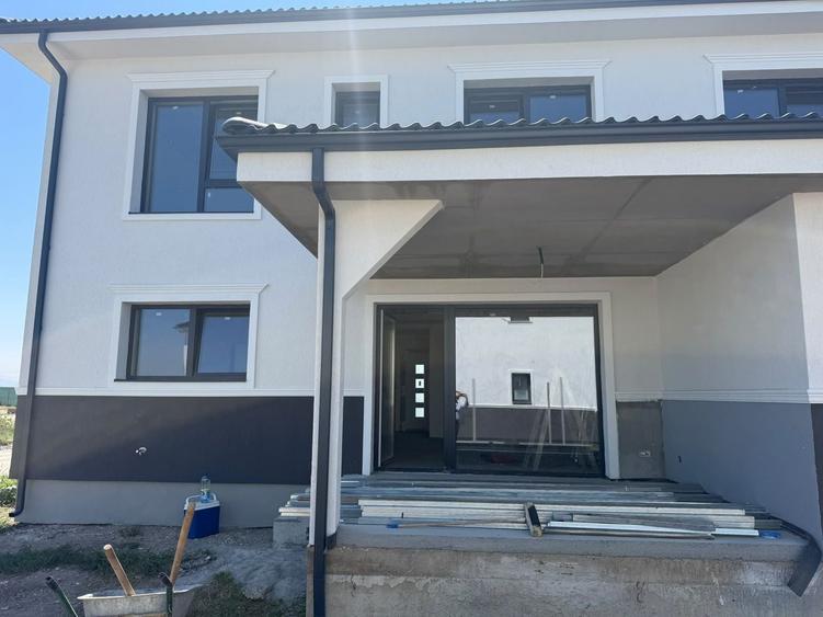 Duplex cu 4 camere cu Canalizare în Șura Mică