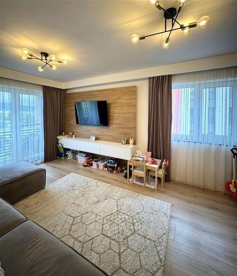 Apartament cu 3 camere decomandat, mobilat în 13 Decembrie