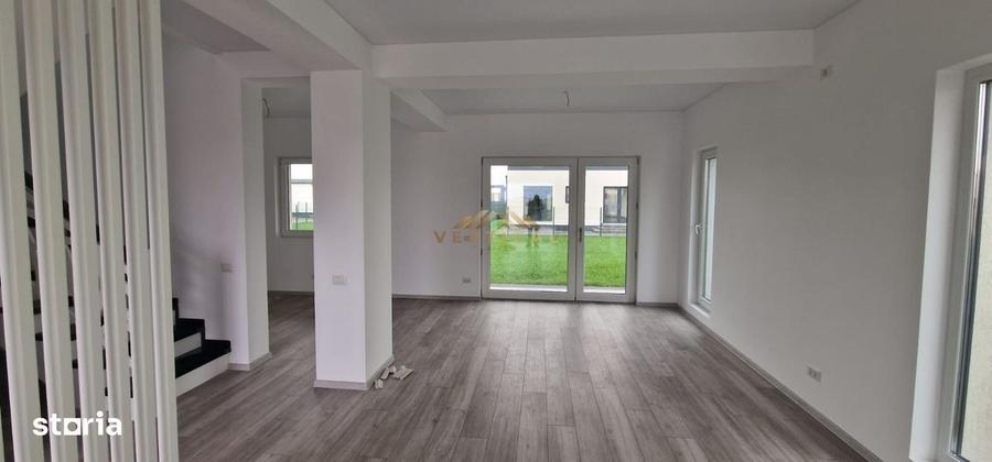 Casă cu 4 camere în Dobreni