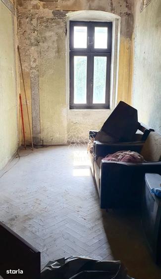 Casă cu 5 camere cu Teren 374 Mp în Ultracentral