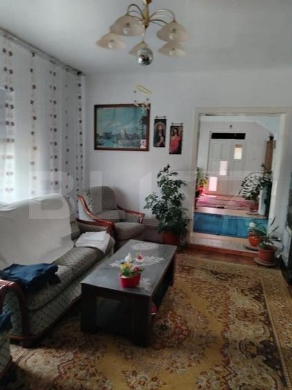 Casă individuală cu 6 camere cu Teren 3500 Mp în Florești