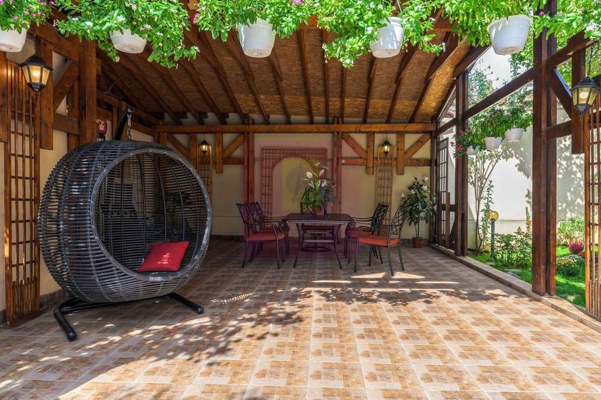 Casă individuală cu 8 camere cu Canalizare în Parcul Circului