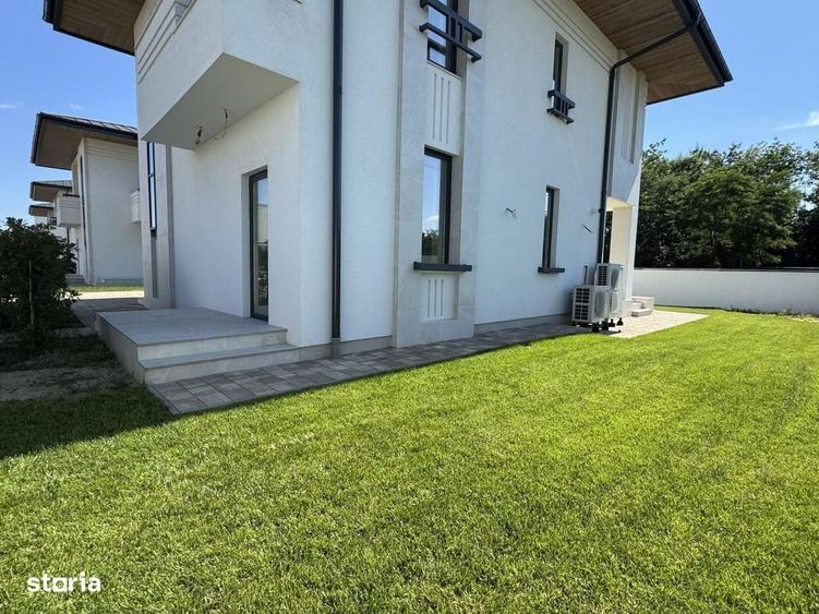 Casă cu 4 camere în Ostratu