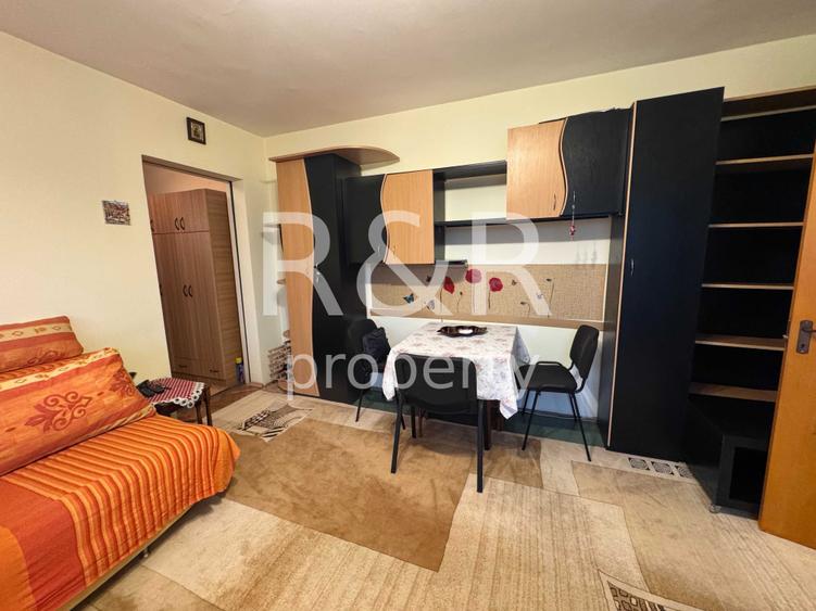 Apartament cu 3 camere semidecomandat în Drumul Taberei