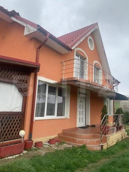 Casă individuală cu 6 camere cu Teren 2800 Mp în Gădălin