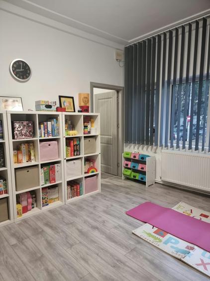 Apartament cu 4 camere semidecomandat în Central