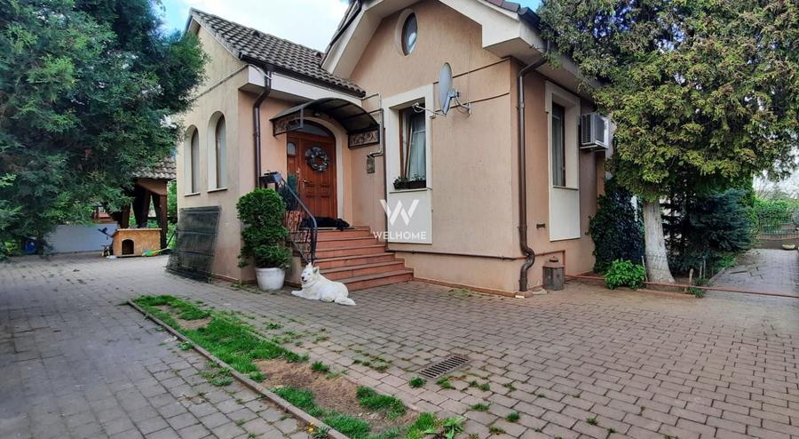 Casă individuală cu 8 camere cu Canalizare în Trei Stejari