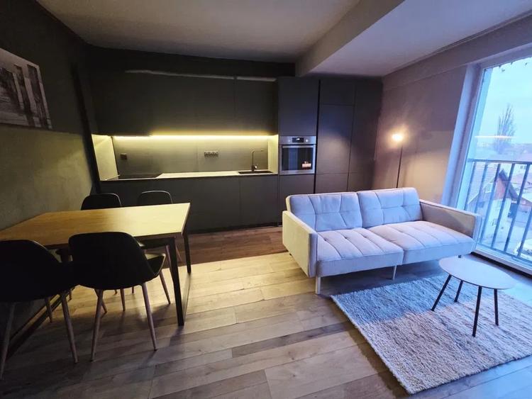 Apartament cu 2 camere semidecomandat, mobilat în Florești — fotografia 1