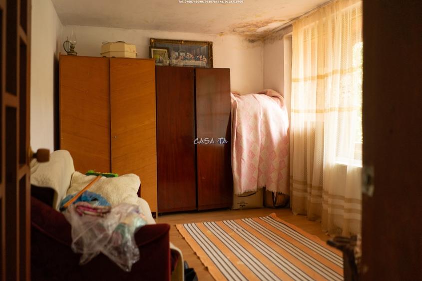 Casă individuală cu 7 camere cu Teren 2310 Mp în Licurici