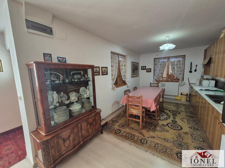 Casă individuală cu 3 camere cu Canalizare în Est