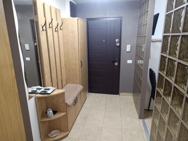 Apartament cu 4 camere decomandat în Lipovei
