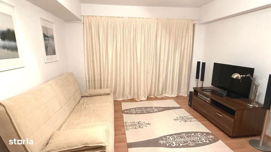 Apartament cu 3 camere semidecomandat în Grivița