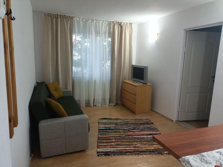 Apartament cu 2 camere semidecomandat, mobilat în Brotăcei