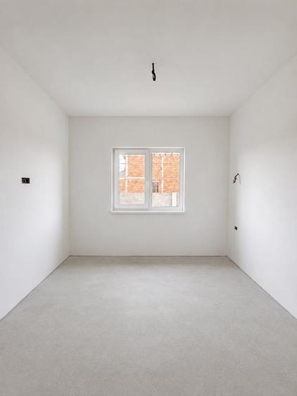 Duplex cu 4 camere cu Canalizare în Moșnița Nouă