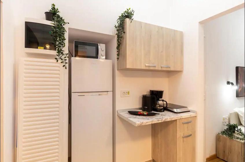 Apartament cu 3 camere semidecomandat în P-ța Romană