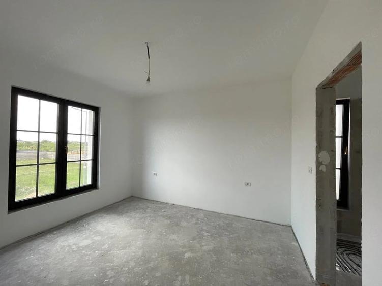Casă cu 5 camere cu Teren 631 Mp în Ghiroda