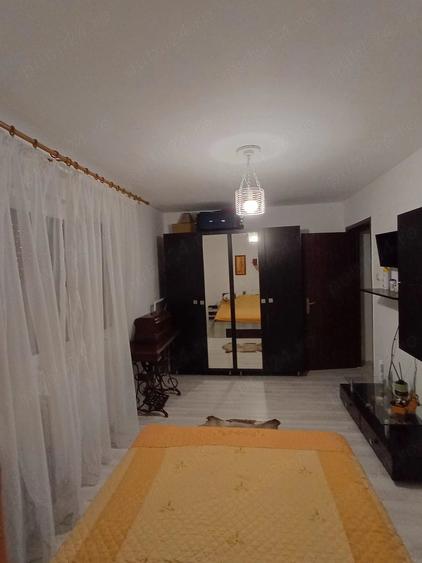 Apartament cu 3 camere semidecomandat în Valea Rosie