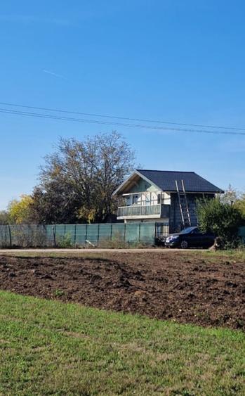 Casă cu 3 camere în Ciorani