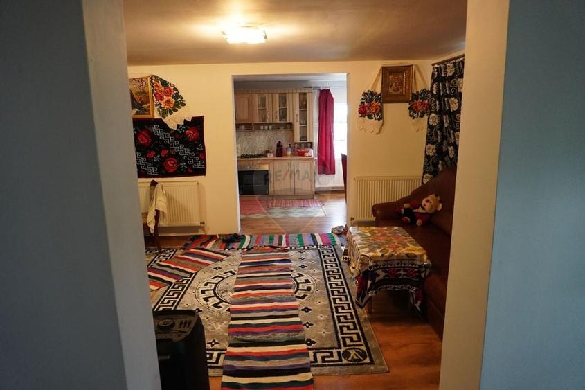 Casă individuală cu 4 camere cu Teren 1895 Mp în Săliștea de Sus