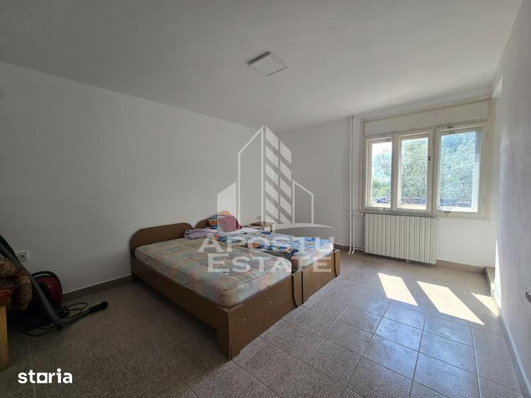 Casă cu 8 camere cu Teren 1140 Mp în Central