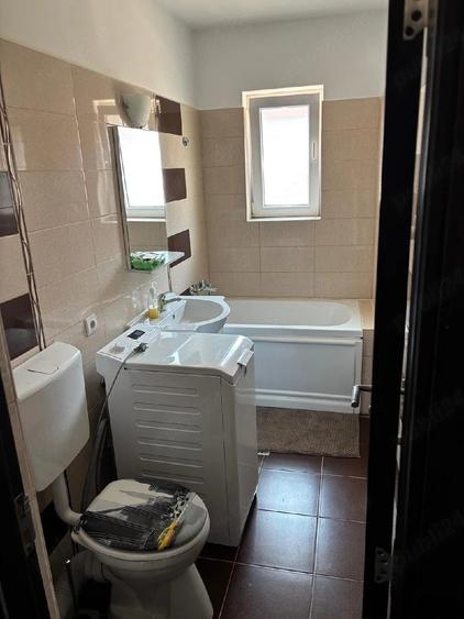 Apartament cu 2 camere semidecomandat în Tractorul