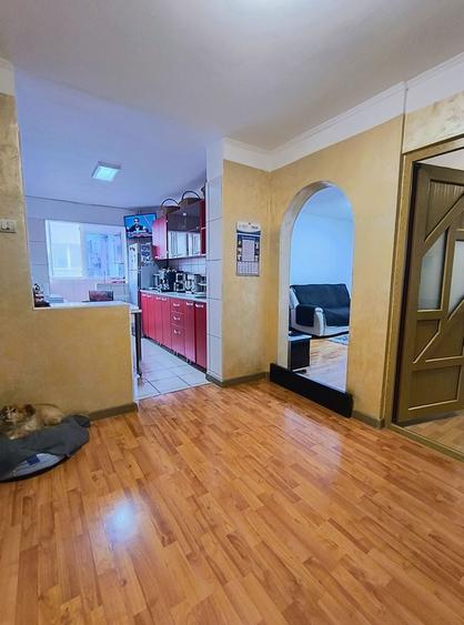 Apartament cu 4 camere semidecomandat, mobilat în Fizicienilor
