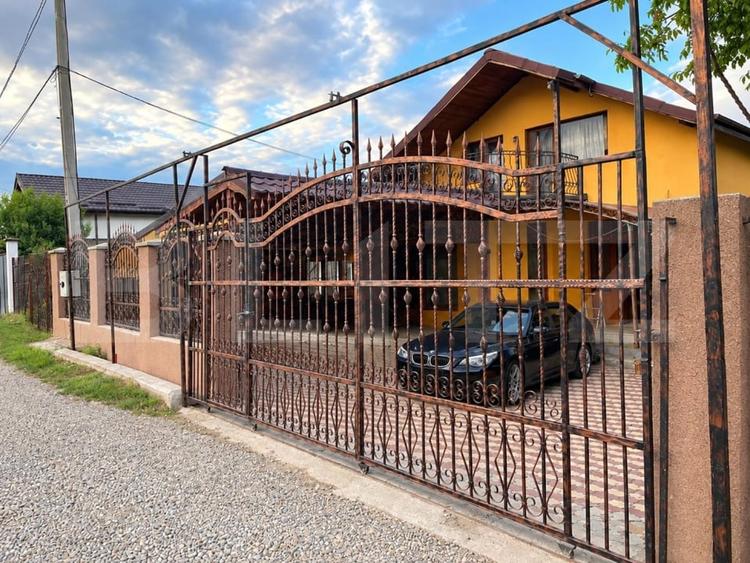 Casă individuală cu 5 camere cu Canalizare în Nord