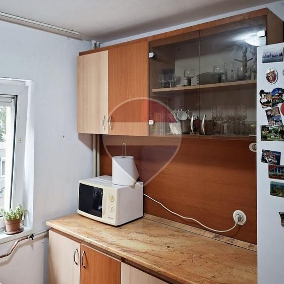 Apartament cu 4 camere decomandat în Nufărul