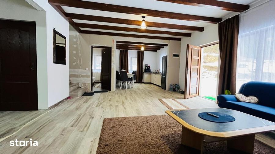 Casă cu 6 camere cu Teren 712 Mp în Central