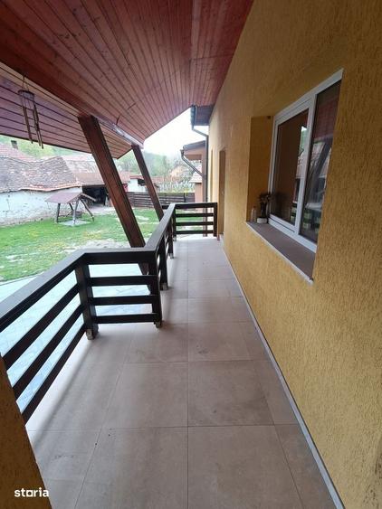 Casă cu 3 camere cu Canalizare în Ampoița