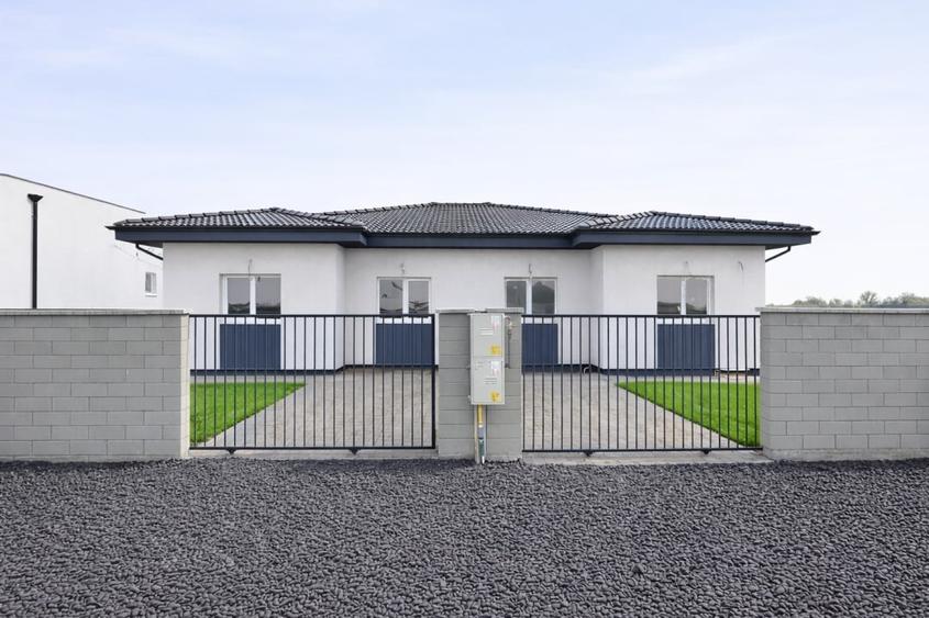 Duplex cu 3 camere cu Teren 311 Mp în Moșnița Nouă