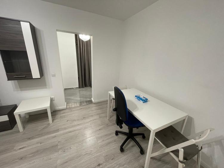 Apartament cu 2 camere semidecomandat, mobilat în P-ța Victoriei