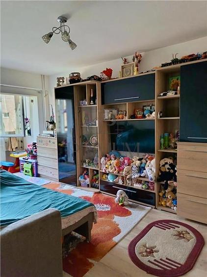 Apartament cu 2 camere decomandat, mobilat în Girocului