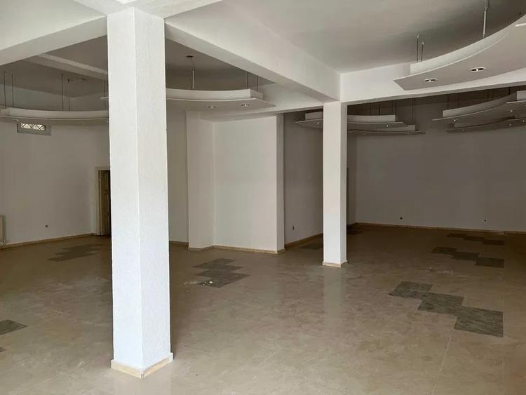 Spațiu comercial, de 300 mp, în Central
