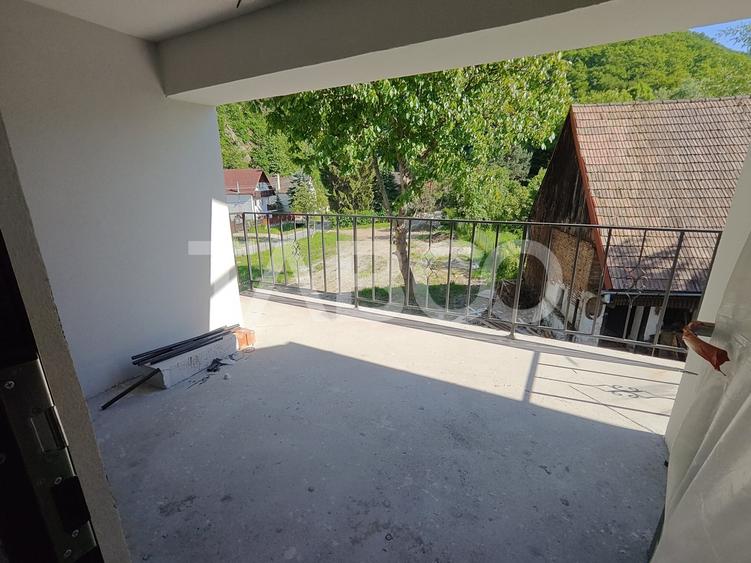 Casă individuală cu 8 camere cu Canalizare în Cisnădioara