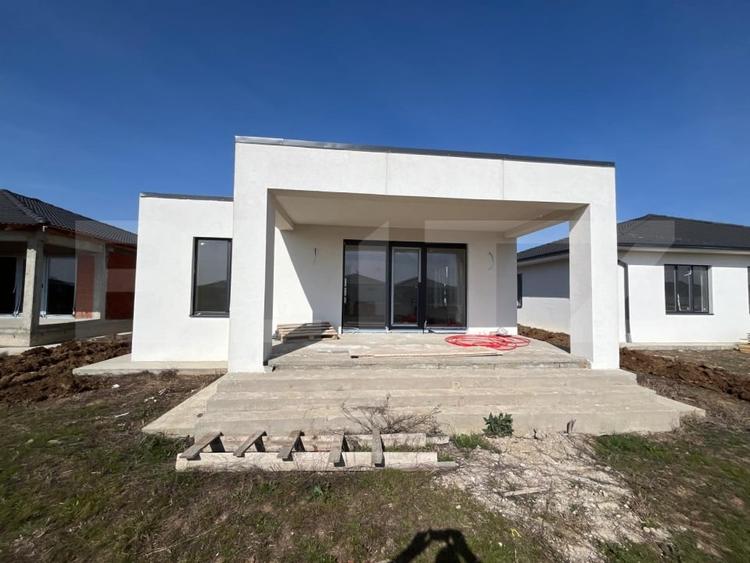 Casă individuală cu 4 camere cu Canalizare în Sântandrei